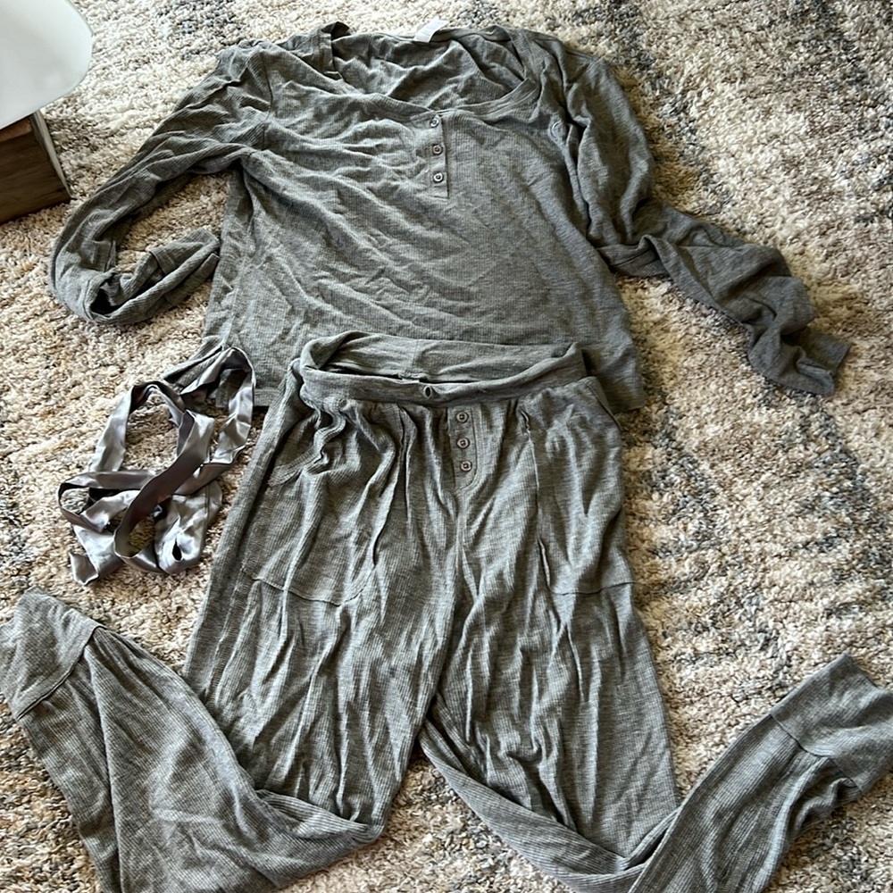 Zyia Gray Peak Thermal pajama set